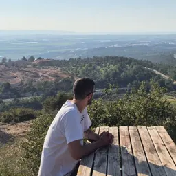מישל חנוכייב